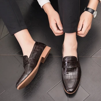Brändi meeste kingad kevadel ja sügisel uus klassikaline võre hingav kvaliteetsed meeste nahast kingad suured 47 non-slip kanda