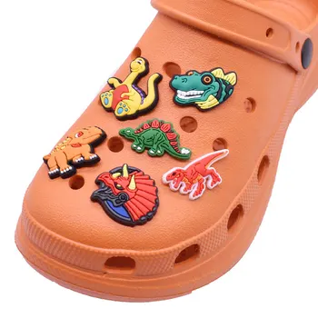 Ühe Pakendatud PVC-croc kingad võlusid dinosaurus cartoon Tarvikud jibz jaoks croc puukingad kinga Kaunistused mees, lapsed kingitusi